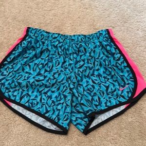 Nike windshorts kid’s large